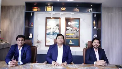 How can blockchain address De-Risking?